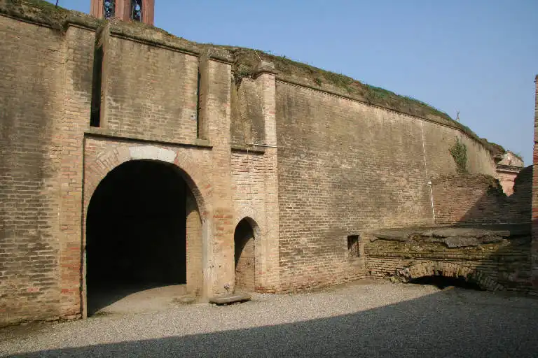 Le mura di Pizzighettone