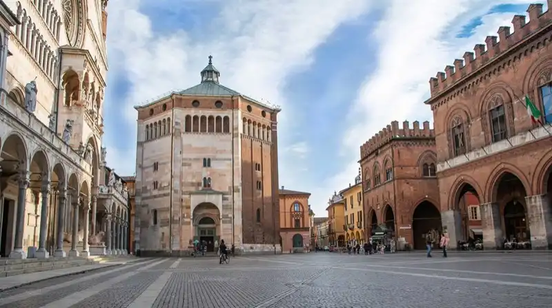 Cremona piazza del Comune