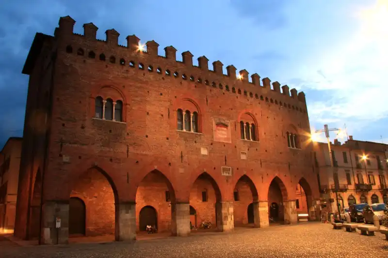 Cremona, palazzo Cittanova